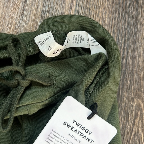 Alo Twiggy Sweatpants - Picture 4 of 5